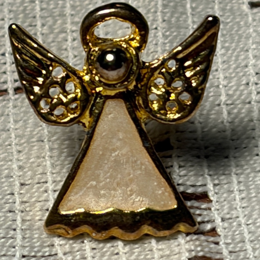 4/$20🌷Vintage Gold Tone Guardian Angel Lapel Pin • Cream Enamel✨ 1990s Gift